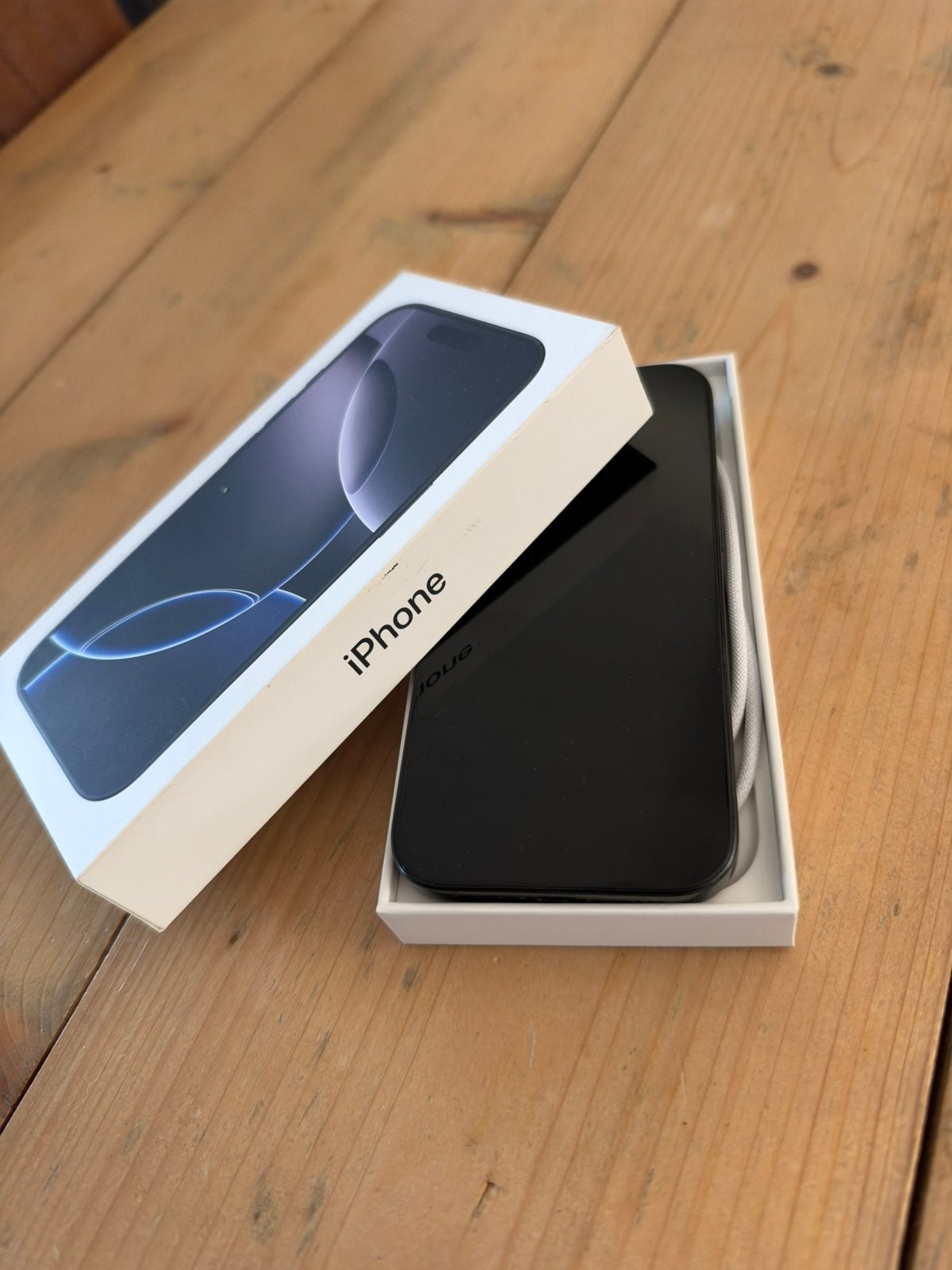 Iphone 16 pro 128GB in zeer nette staat mét aankoopbon