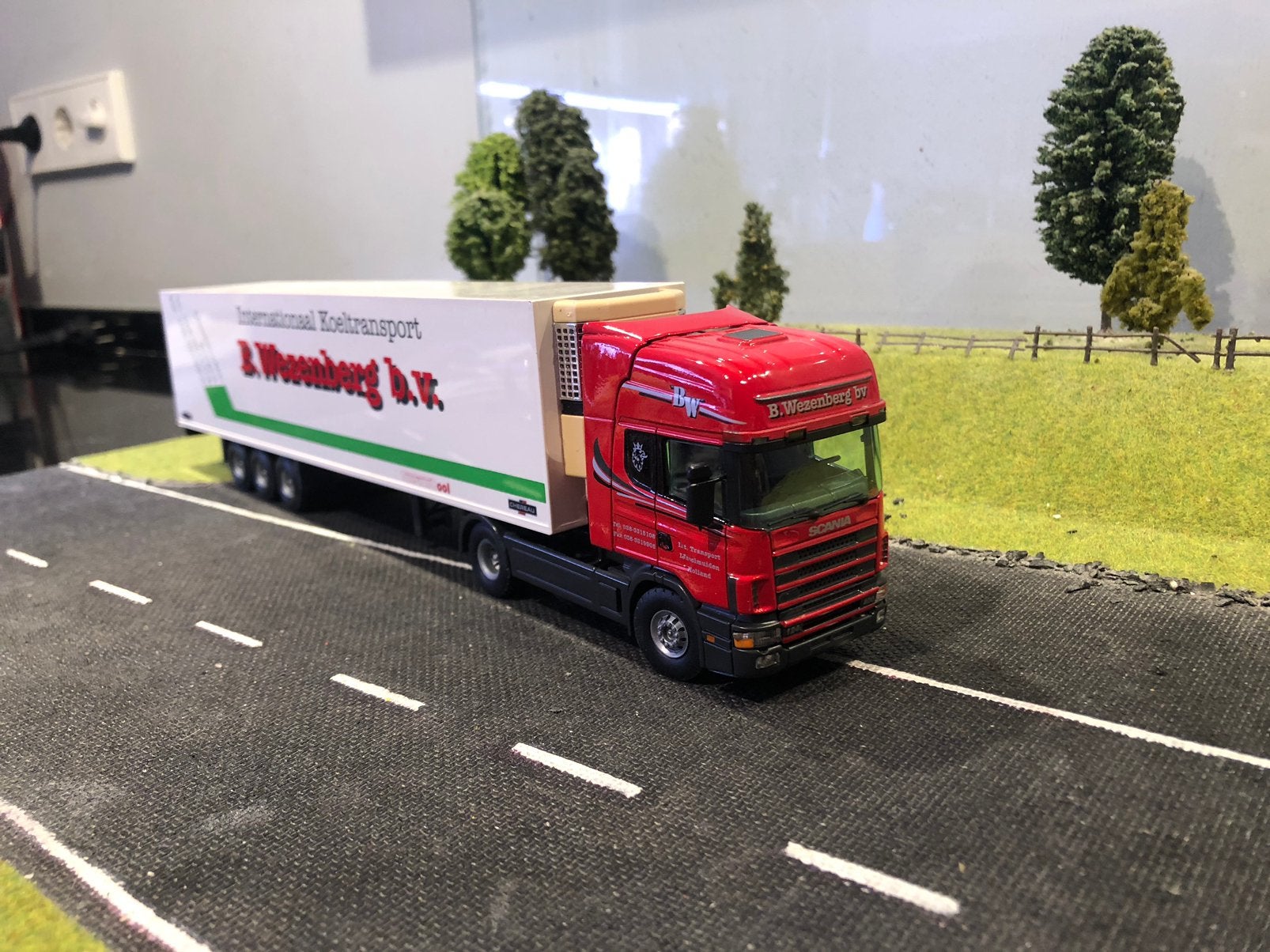 Scania 124 met koeloplegger van Wezenberg, Ophalen of Verzenden, Zo goed als nieuw, Bus of Vrachtwagen, Tekno