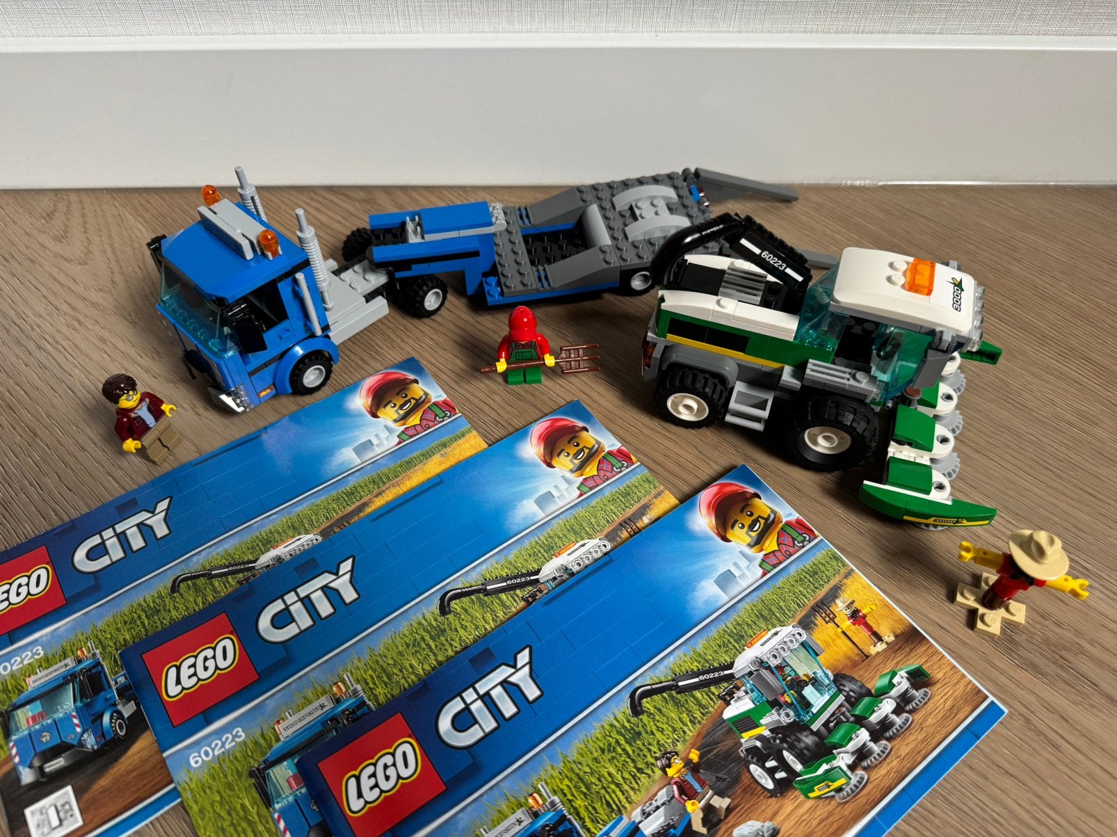 ALS NIEUW/COMPLEET Lego City 60223 Harvester Transport, Kinderen en Baby's, Speelgoed | Duplo en Lego, City, Lego, Ophalen of Verzenden