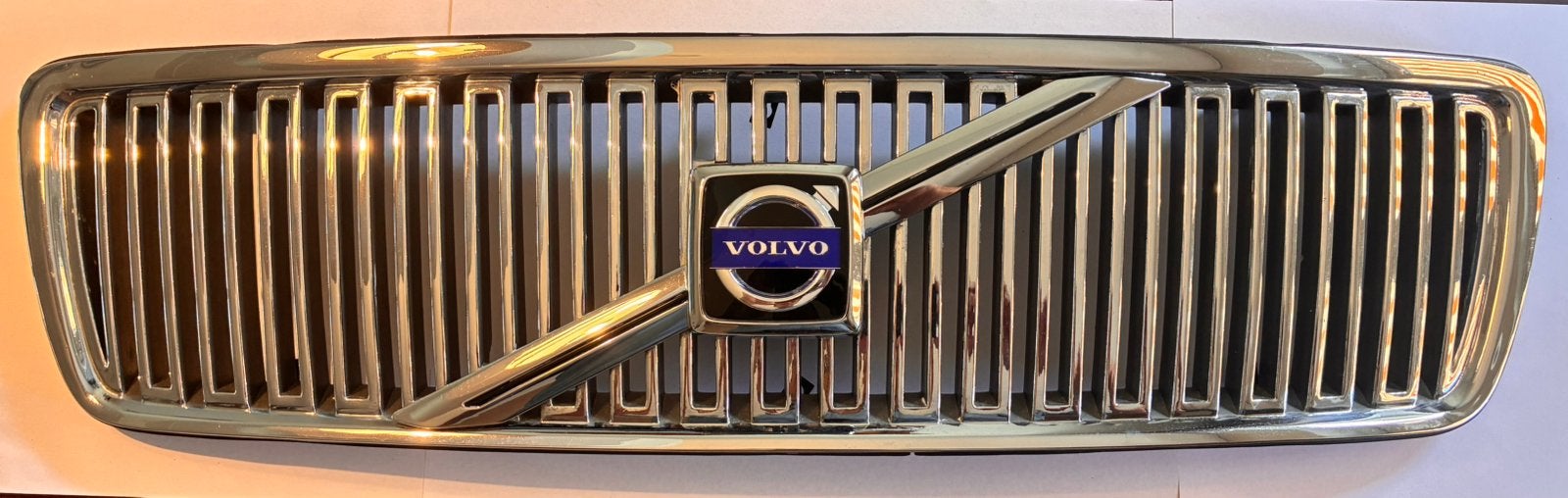 Volvo V70 / S70 / C70 grille met embleem –9127580- z.g.a.n., Verzenden, Voor, Volvo, Bumper
