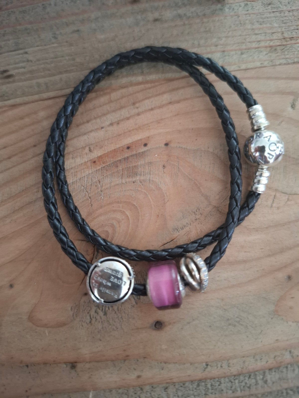Nieuwe Pandora armband met bedels, Sieraden, Tassen en Uiterlijk, Armbanden, Zwart, Leer, Zo goed als nieuw, Met bedels of kralen