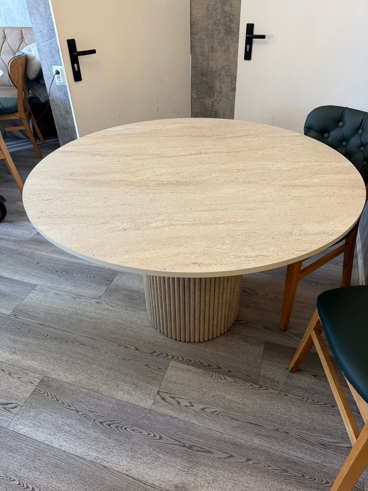 8 Nieuwe Ronde Tafels 120x120 cm