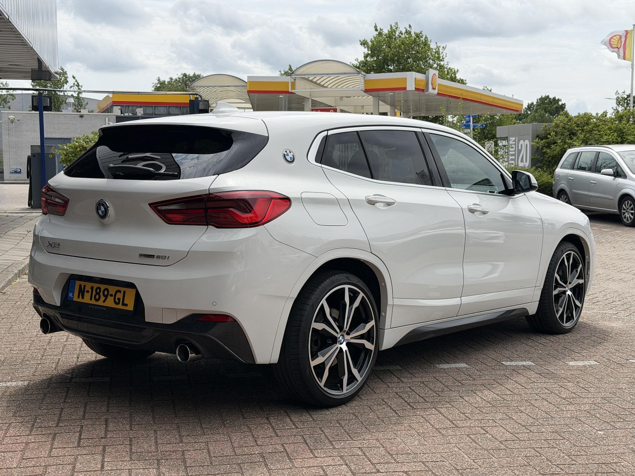 BMW X2 sDrive20i High Executive AUTOMAAT | LEDER | DODEHOEK, Auto's, 1998 cc, X2, 1435 kg, Wit