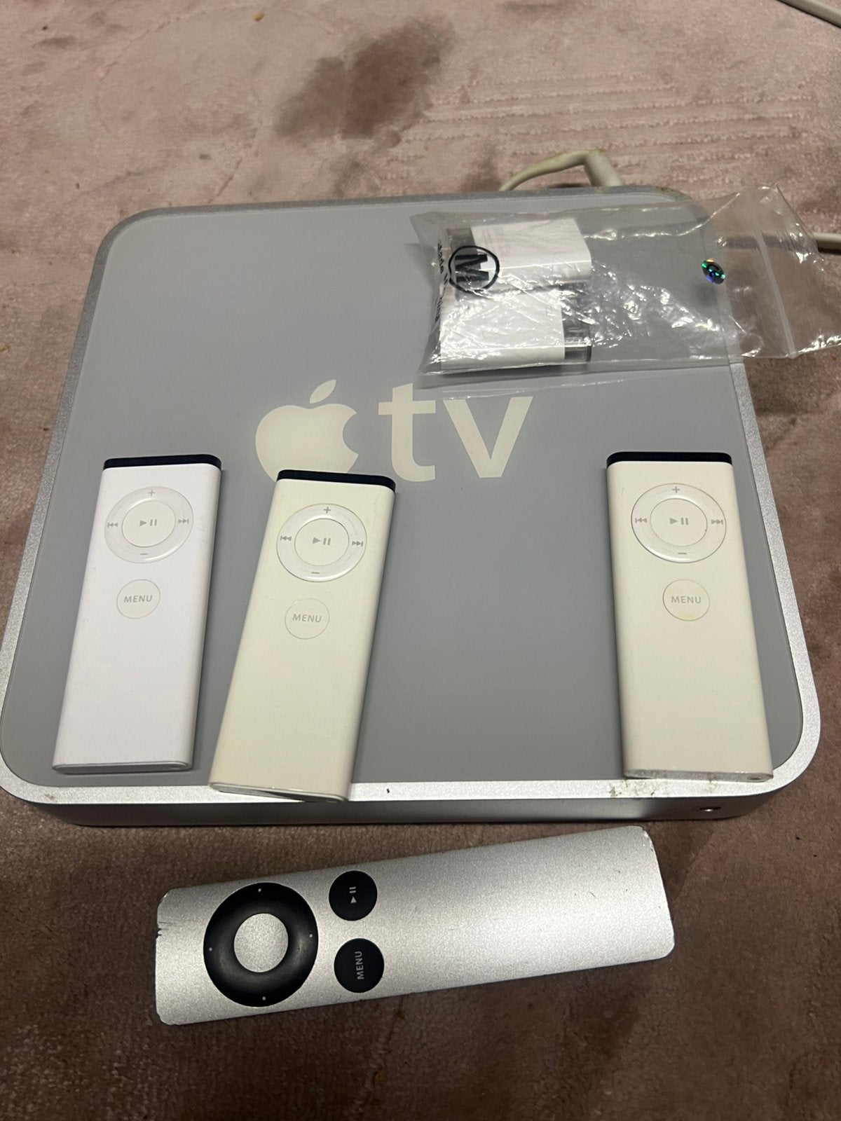 Apple tv 1 met 4 afstandsbedieningen en extra’s, Ophalen of Verzenden, Gebruikt, Minder dan 500 GB