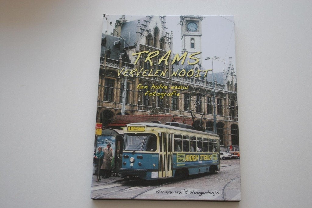 Trams vervelen nooit (een halve eeuw fotografie), Boeken, Vervoer en Transport, Gelezen, Trein, Ophalen of Verzenden