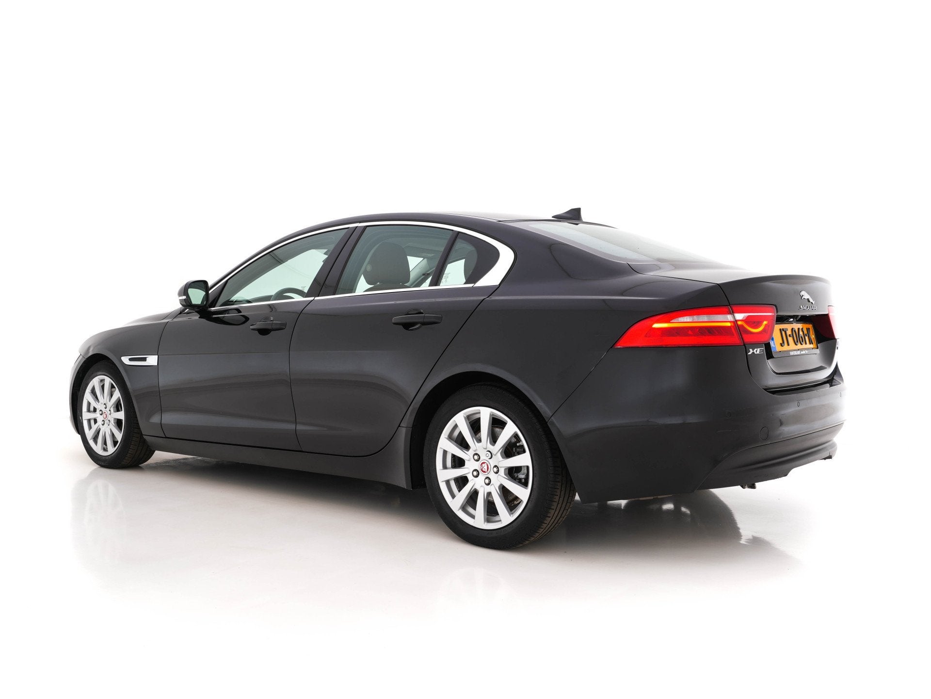 Jaguar XE 2.0 D Pure ( ️) Aut. *LEATHER | NAVI-FULLMAP, Auto's, Automaat, Achterwielaandrijving, Euro 6, 4 cilinders