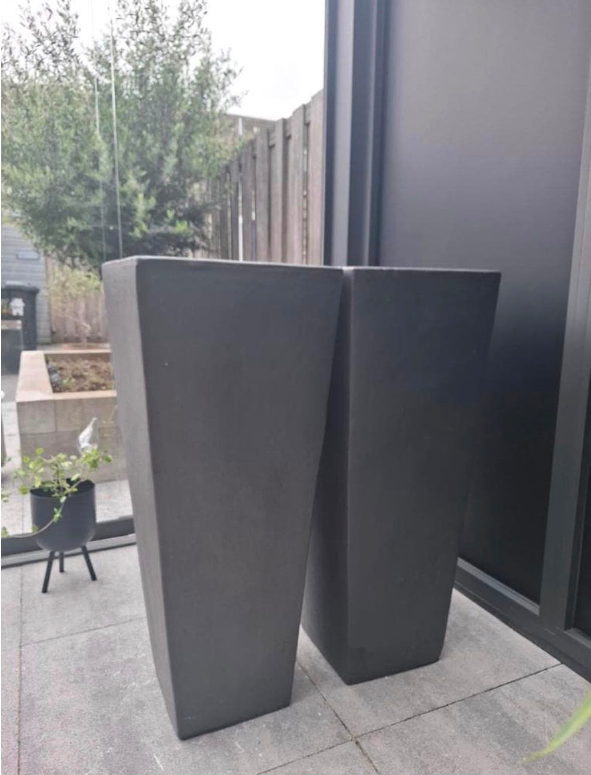 Vier hoge aardewerk plantenbakken, Tuin en Terras, Bloembakken en Plantenbakken, Ophalen, Steen, Minder dan 60 cm, Vierkant