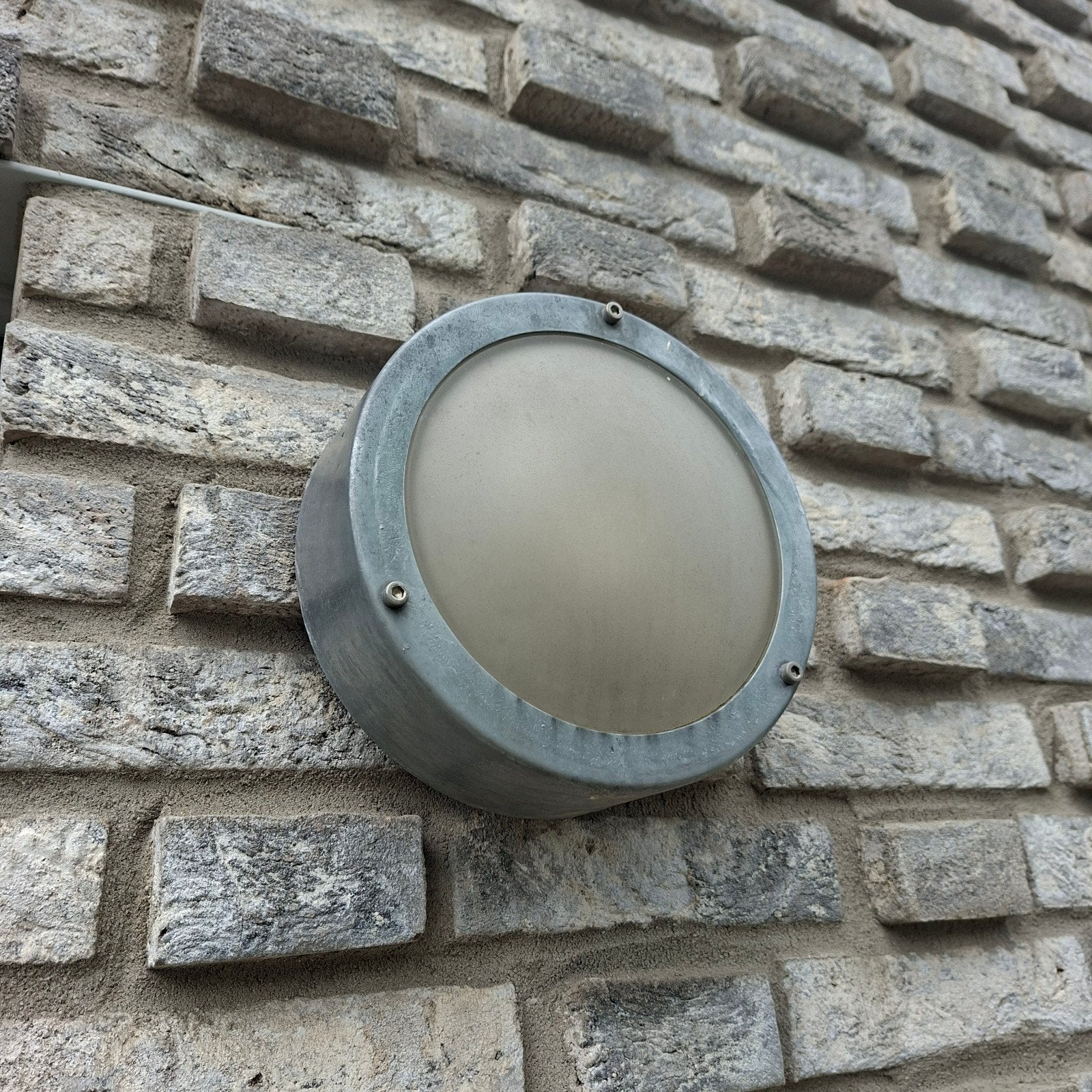 Buitenlamp - Wandlamp voor Tuin of Gevel 20 cm, Gebruikt, Wandlamp, Ophalen of Verzenden, Netvoeding
