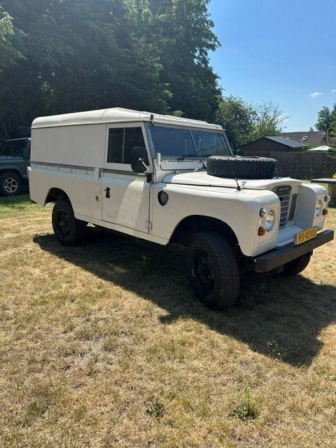 Land Rover 109 1982, Zwart, 4 cilinders, 61 pk, Wit
