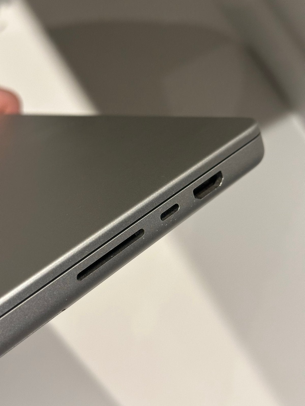 Foto 6 van MacBook Pro 16” M1 Pro • 512GB • 16GB RAM • Defect scherm