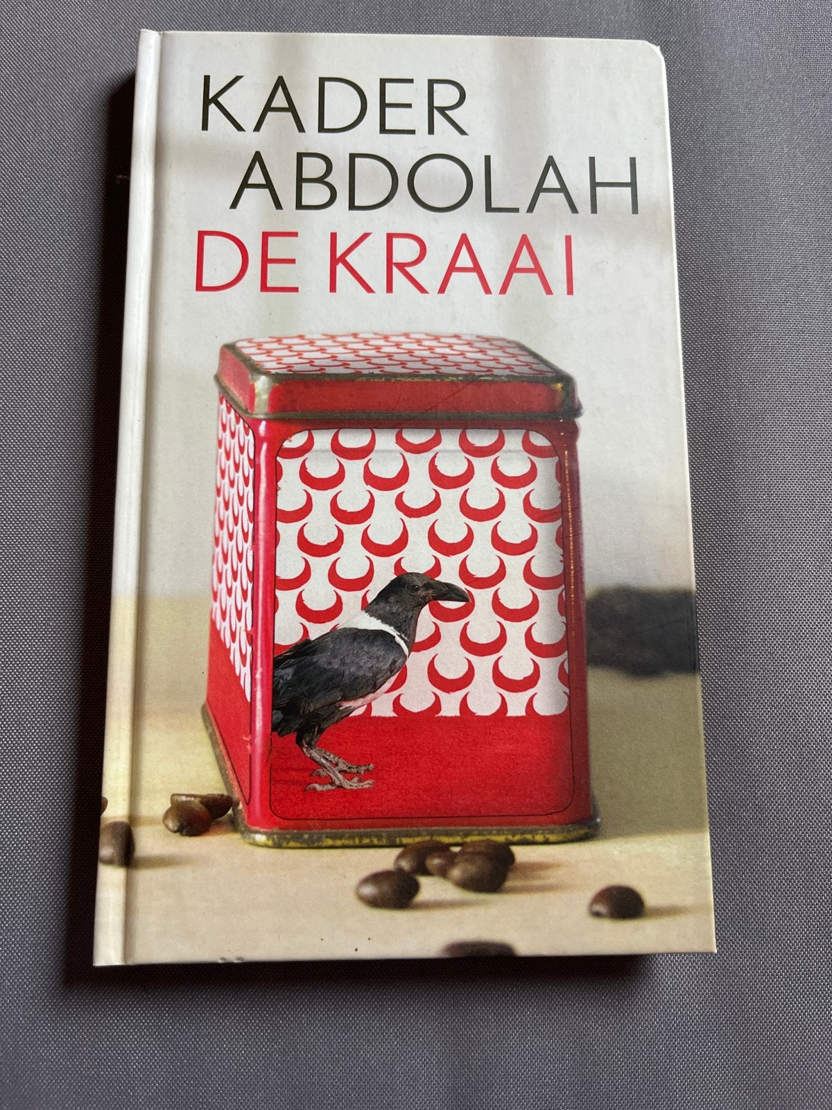 Kader Abdolah - De Kraai (Boek), Ophalen of Verzenden, Zo goed als nieuw, Nederland