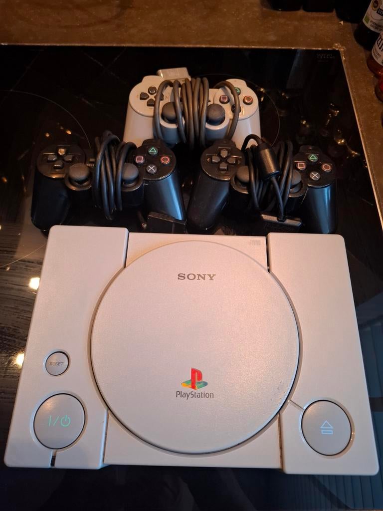PlayStation 1 (SCPH-7502) met 3 controllers, zonder kabels, Spelcomputers en Games, Spelcomputers | Sony PlayStation 1, Ophalen of Verzenden