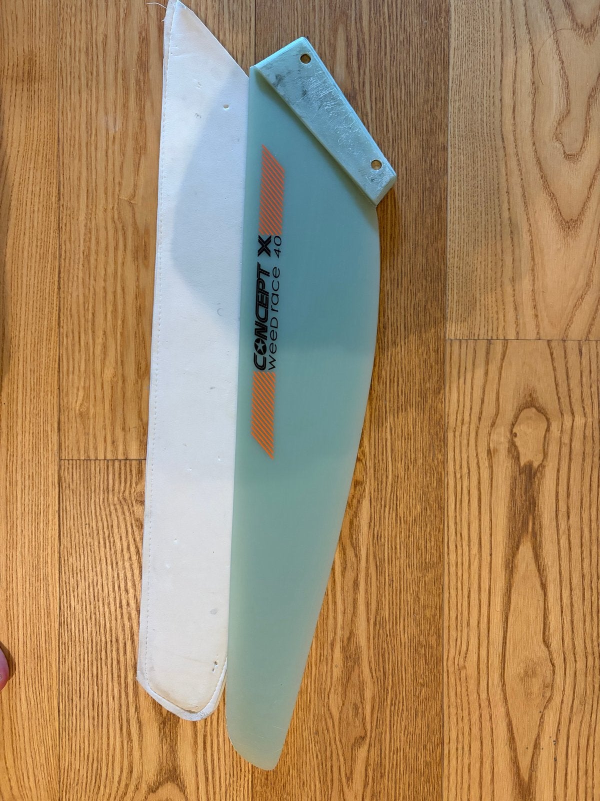 Concept X Weed Race 40 windsurf wiervin TB, Watersport en Boten, Ophalen of Verzenden, Gebruikt, Overige merken, Vin