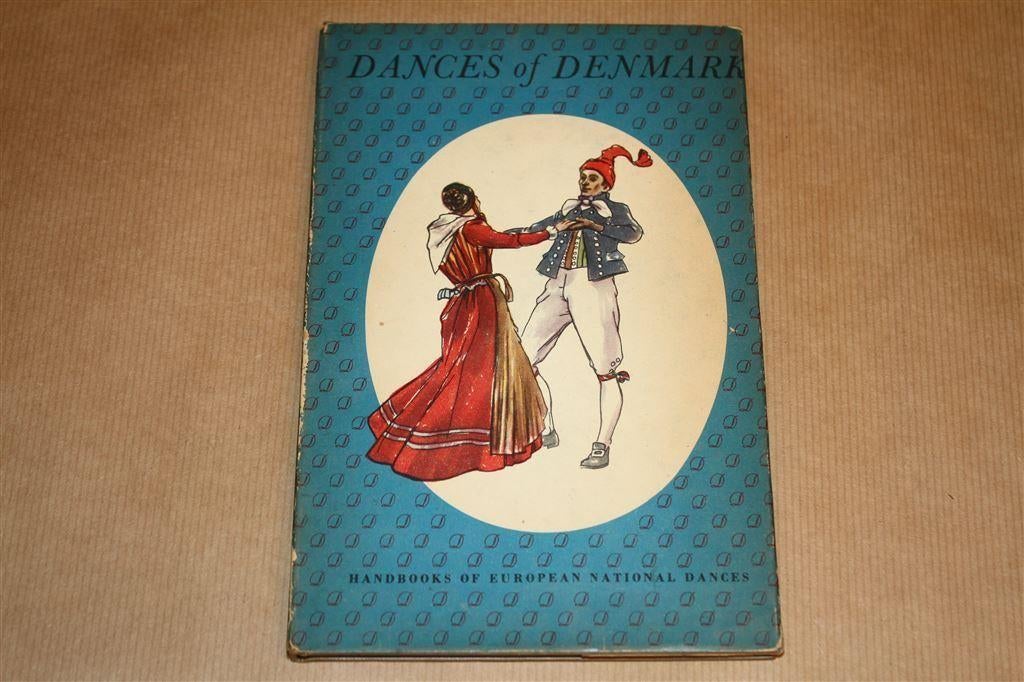 Dances of Denmark. 1950. Handboek Europese volksdansen., Boeken, Ophalen of Verzenden, Gelezen, Toneel
