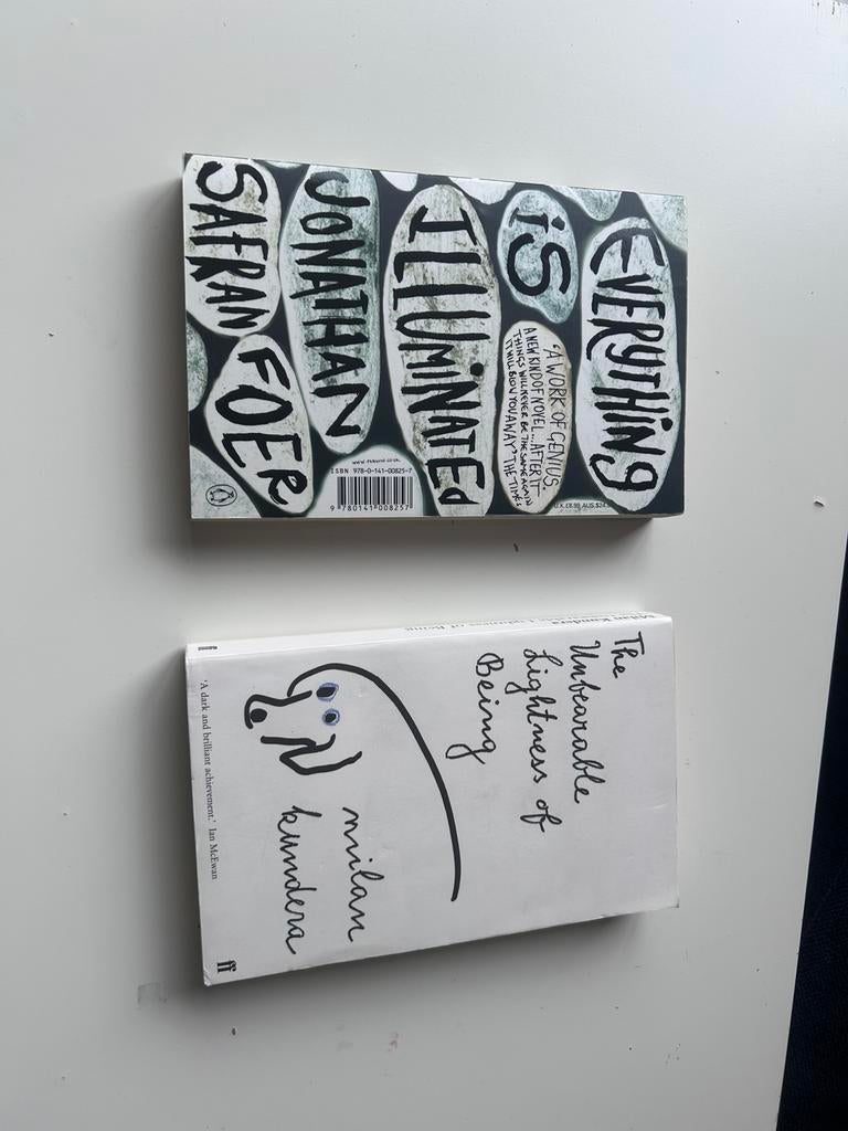 The Unbearable Lightness ofBeing + Everything is Illuminated, Ophalen of Verzenden, Gelezen