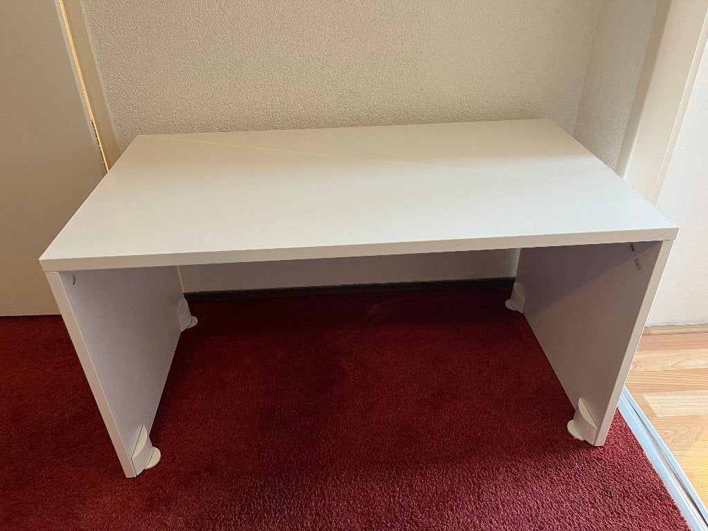 Z.G.A.N. IKEA Smästad bureau bankje, Ophalen, Zo goed als nieuw, Tafel(s) en Stoel(en)