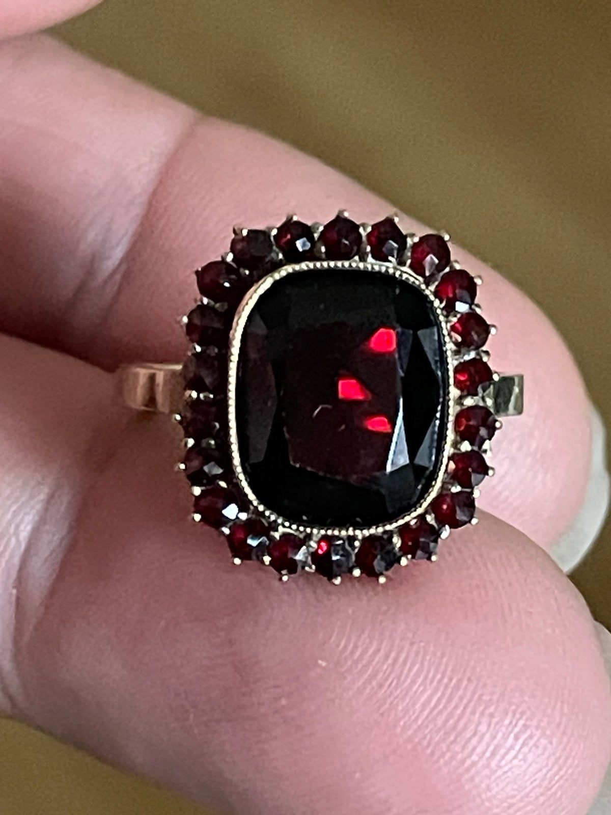 8 karaat geelgouden vintagering met granaat, Sieraden, Tassen en Uiterlijk, Antieke sieraden, Ophalen of Verzenden, Goud, Ring