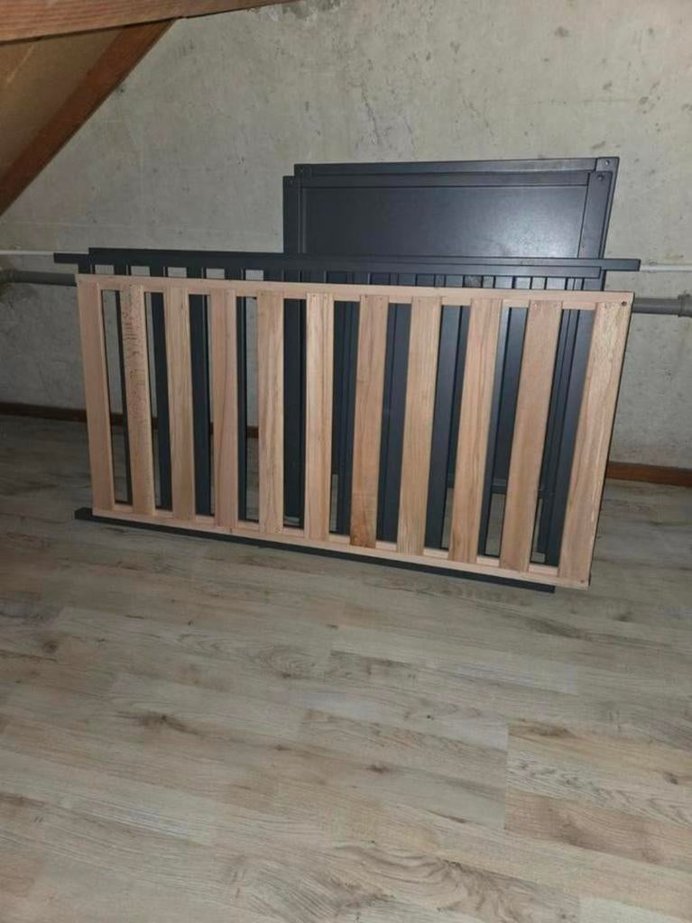 Mooi antraciet ledikant met houten spijlen, Gebruikt, Tweepersoons, Ophalen of Verzenden, 200 cm