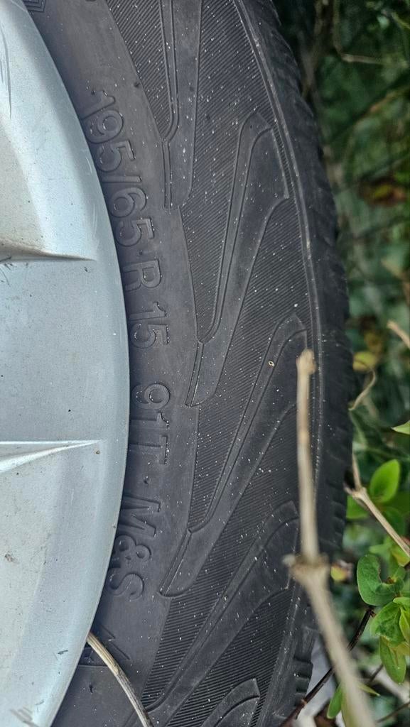 Velgen Kia (Rio) met winterbanden 195/65 R15, Gebruikt, 15 inch, Banden en Velgen, Personenwagen