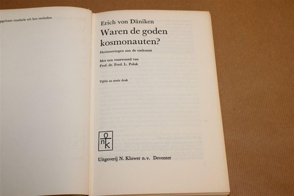 Waren de Goden Kosmonauten? — Von Däniken 1969 Vintage, Boeken, Ophalen of Verzenden, Gelezen, Overige onderwerpen, Achtergrond en Informatie