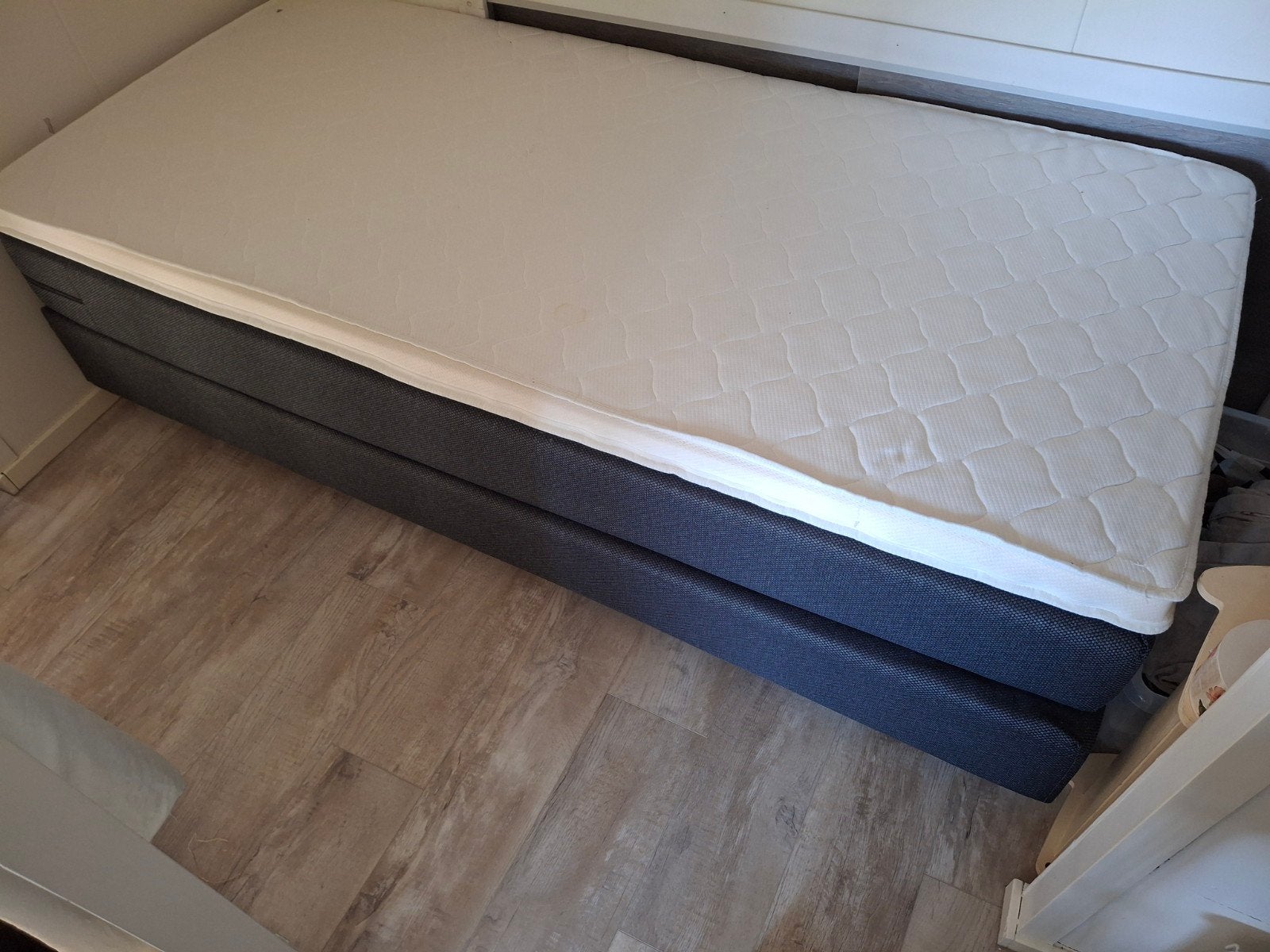 Boxspring 90x200 met topmatras JYSK, Ophalen, 90 cm, Eenpersoons, Zo goed als nieuw