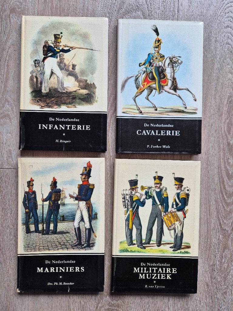 4 Militaria boekjes uitgever C.A.J. van Dishoeck Bussum, Ophalen of Verzenden, Niet van toepassing, Gelezen, Overige onderwerpen