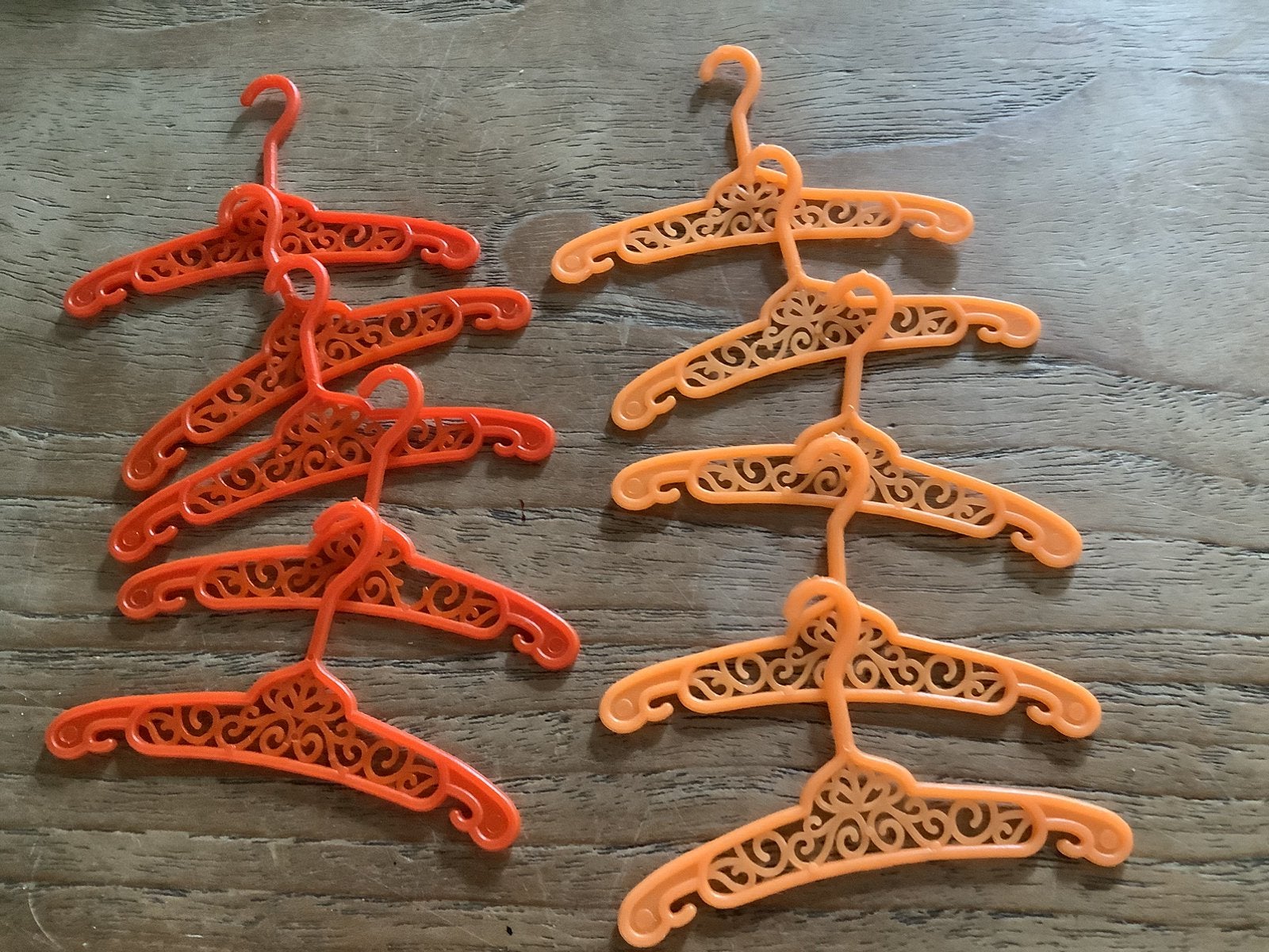Barbie buigbare kleding hangertjes, Verzamelen, Ophalen of Verzenden, Gebruikt, Kleertjes