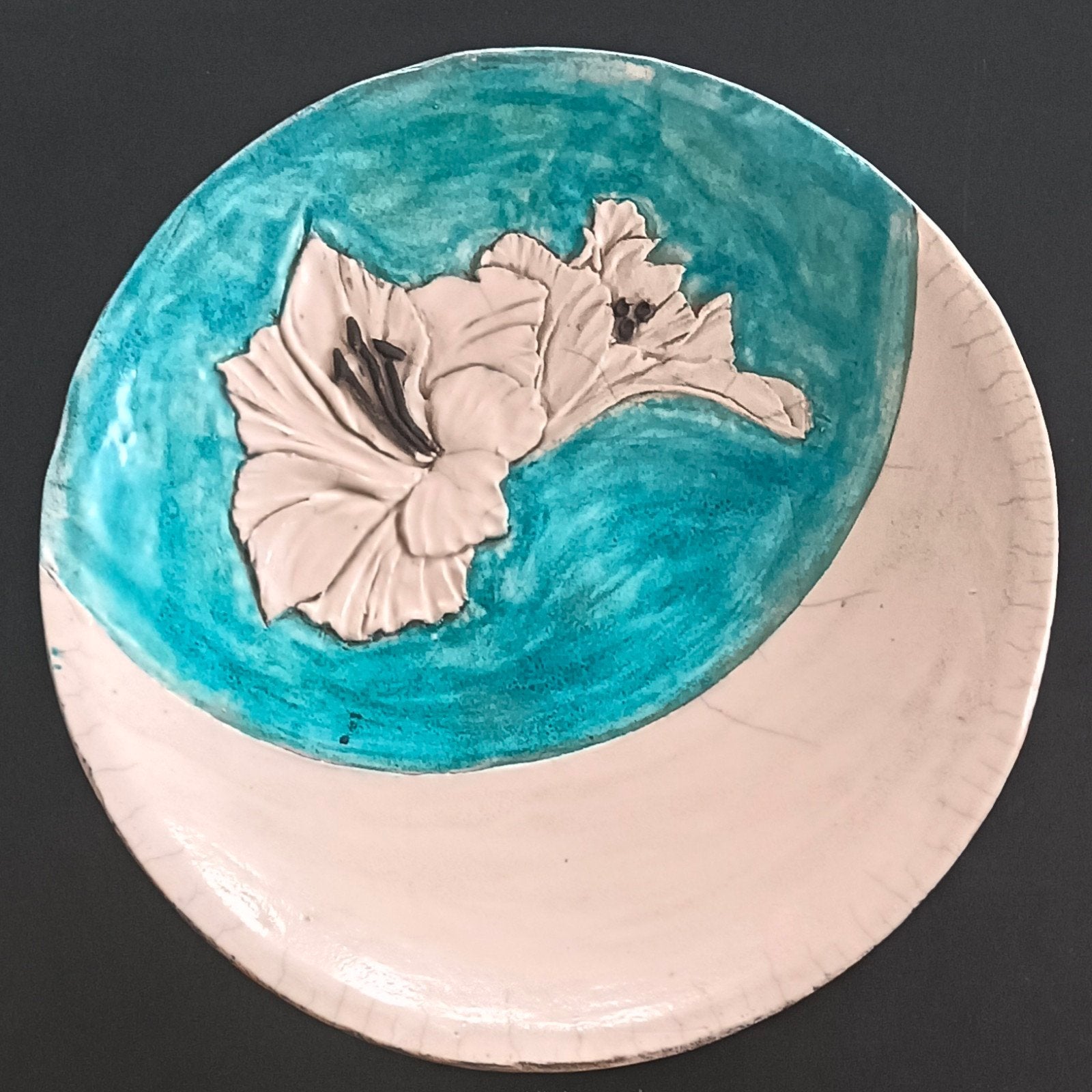 Handgemaakte Keramische Schaal met Bloemmotief 42cm, Ophalen of Verzenden