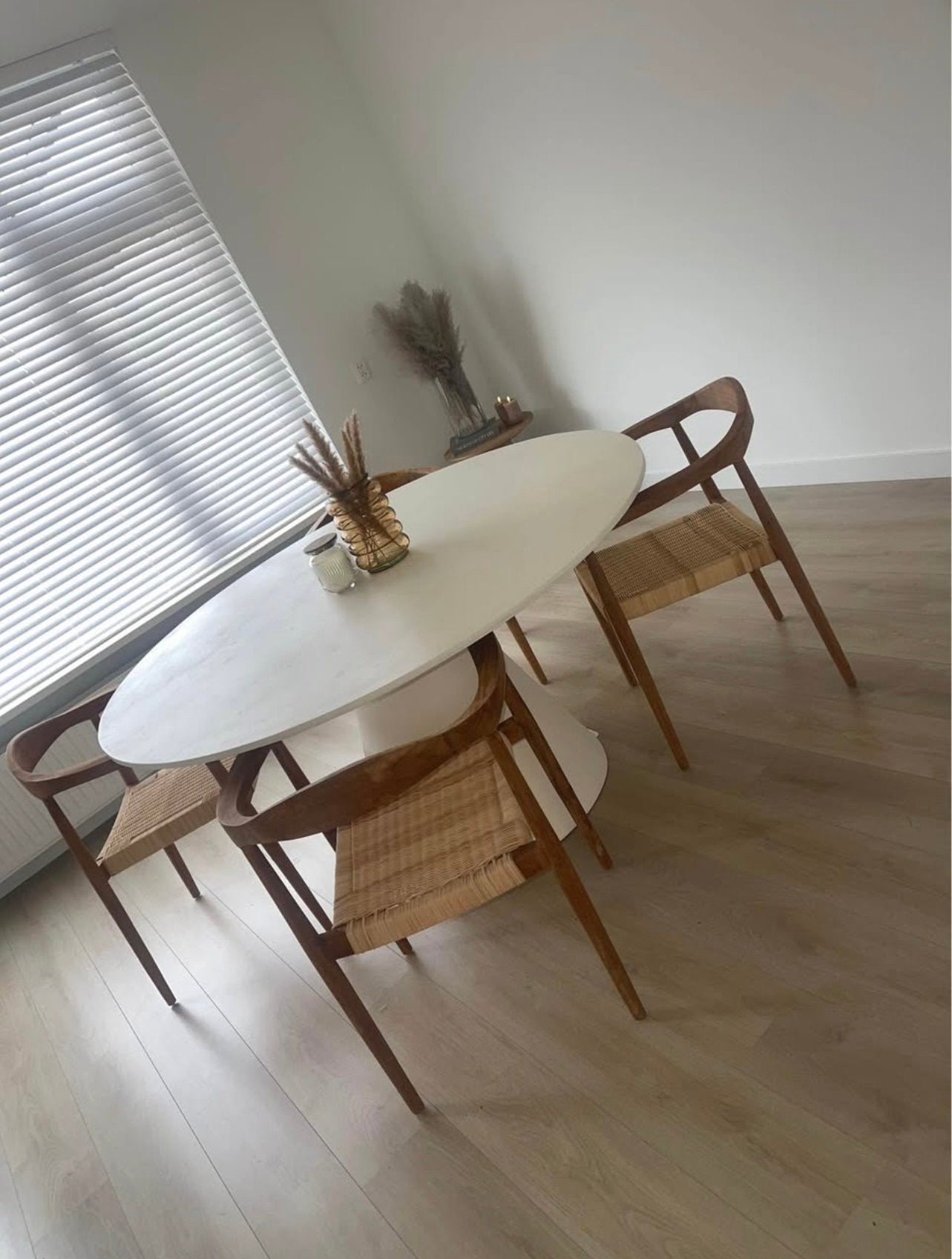 Eettafel Beton Cire, Huis en Inrichting, Tafels | Eettafels, 100 tot 150 cm, Zo goed als nieuw, Vier personen, Ovaal