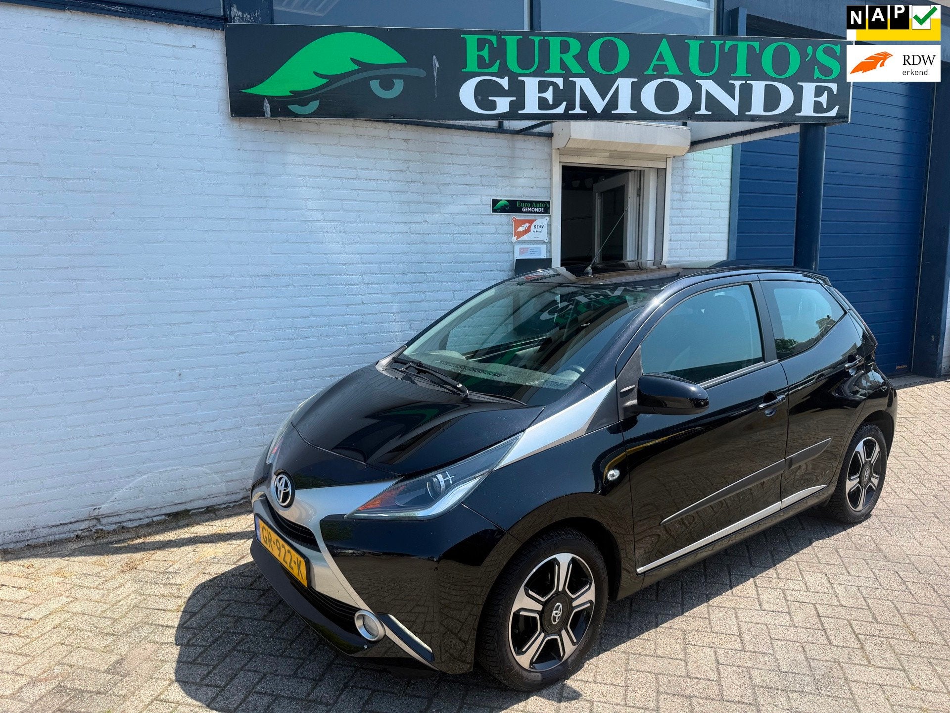 Toyota Aygo 1.0 VVT-i x-clusive KEYLESS NAVIGATIE AIRCO CAME, Auto's, Voorwielaandrijving, Gebruikt, Euro 6, 4 stoelen