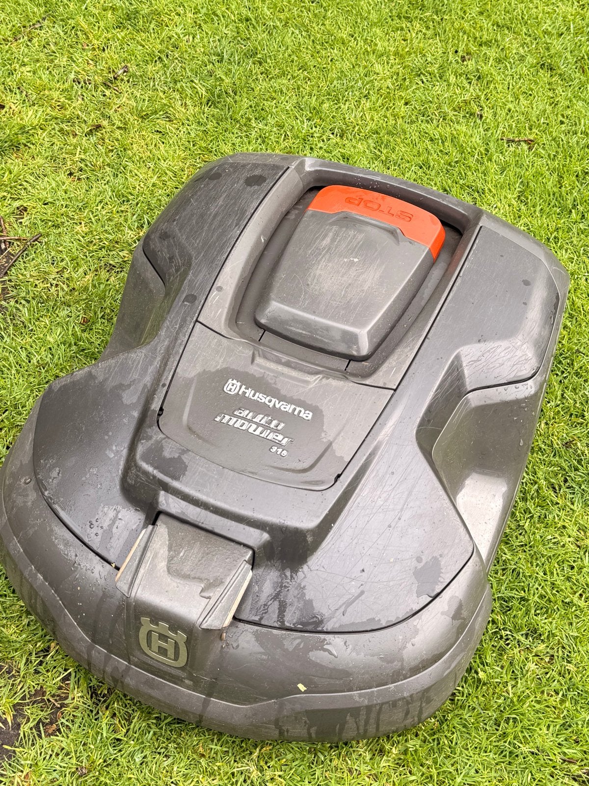 Husqvarna 315 robotmaaier voor onderdelen, Tuin en Terras, Robotmaaiers, Ophalen of Verzenden, Gebruikt, 20 tot 25 cm