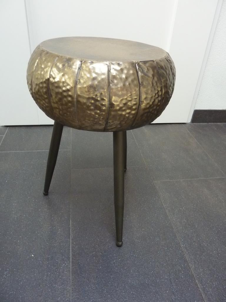 Goudkleurig rond bijzettafeltje. Reddick, 45 tot 60 cm, Minder dan 55 cm, Gebruikt, Metaal of Aluminium