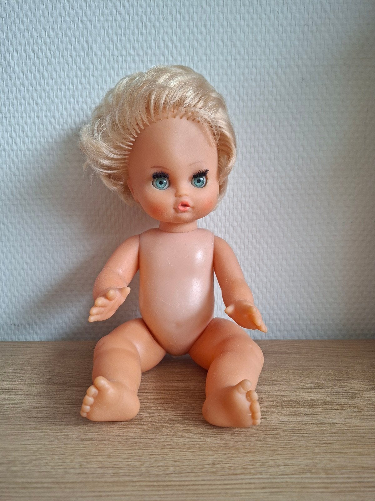 Vintage Babypop met Blond Haar en Blauwe Ogen, Ophalen of Verzenden, Gebruikt, Babypop