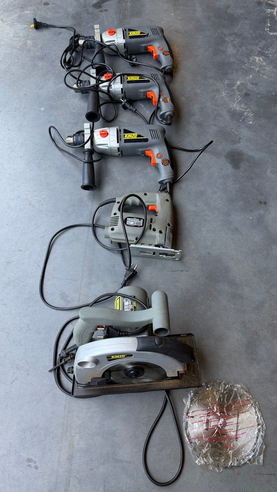 Kinzo Gereedschap Set: Boormachines, Decoupeerzaag, Cirkelza, Doe-het-zelf en Verbouw, Ophalen, Gebruikt, Cirkelzaag, 600 tot 1200 watt