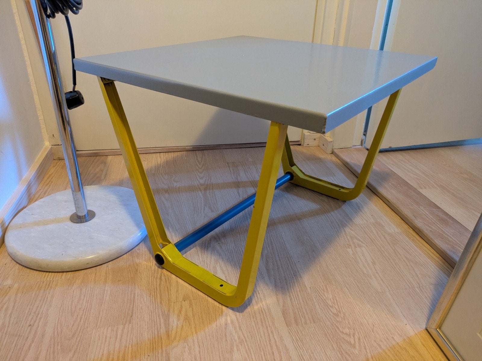 postmoderne bijzettafel design metaal, Huis en Inrichting, Tafels | Bijzettafels, Minder dan 55 cm, Metaal of Aluminium, Rond