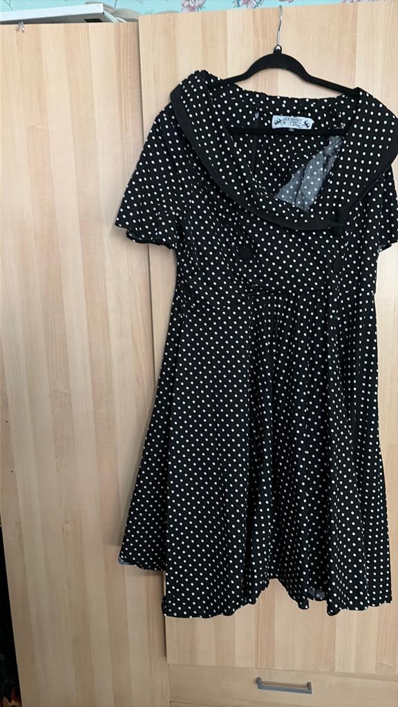 Zwarte jurk met witte stippen van Hell Bunny maat 3xl, Zwart, Maat 46/48 (XL) of groter, Ophalen of Verzenden, Zo goed als nieuw