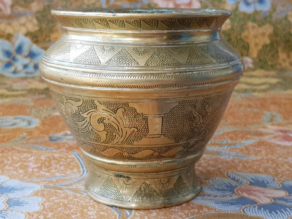 Mooie zware antieke Oosterse pot van bewerkt brons 10,2 cm., Ophalen of Verzenden, Handgemaakt, Brons