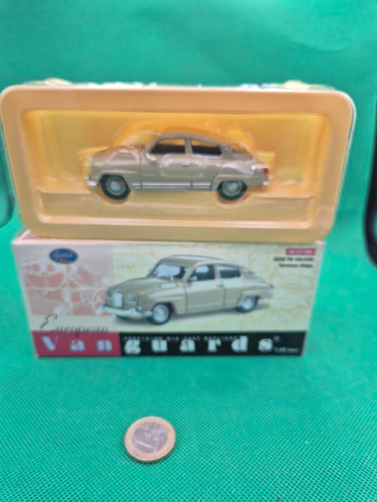 200 saab 96 saloon 1/43 vangaurds, Hobby en Vrije tijd, Modelauto's | 1:43, Ophalen of Verzenden, Zo goed als nieuw, Auto, Overige merken