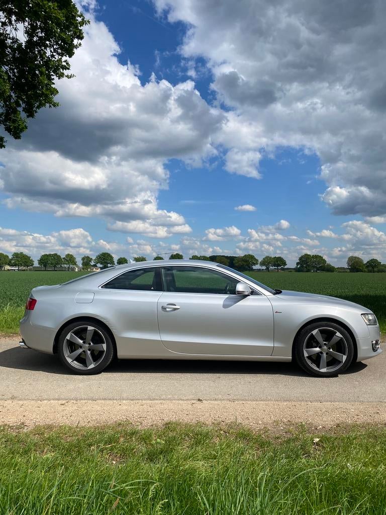 Audi A5 3.2 FSI 195KW Coupe Quattro AUT 2009 Grijs, Automaat, Zwart, Parkeersensor, 4 stoelen