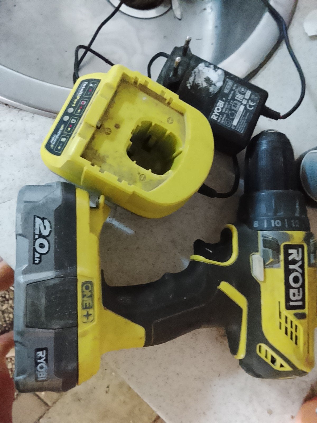 Ryobi ONE+ Boor- en Schroefmachine met lader, Ophalen, Gebruikt, Variabele snelheid, Boor- en Schroefmachine