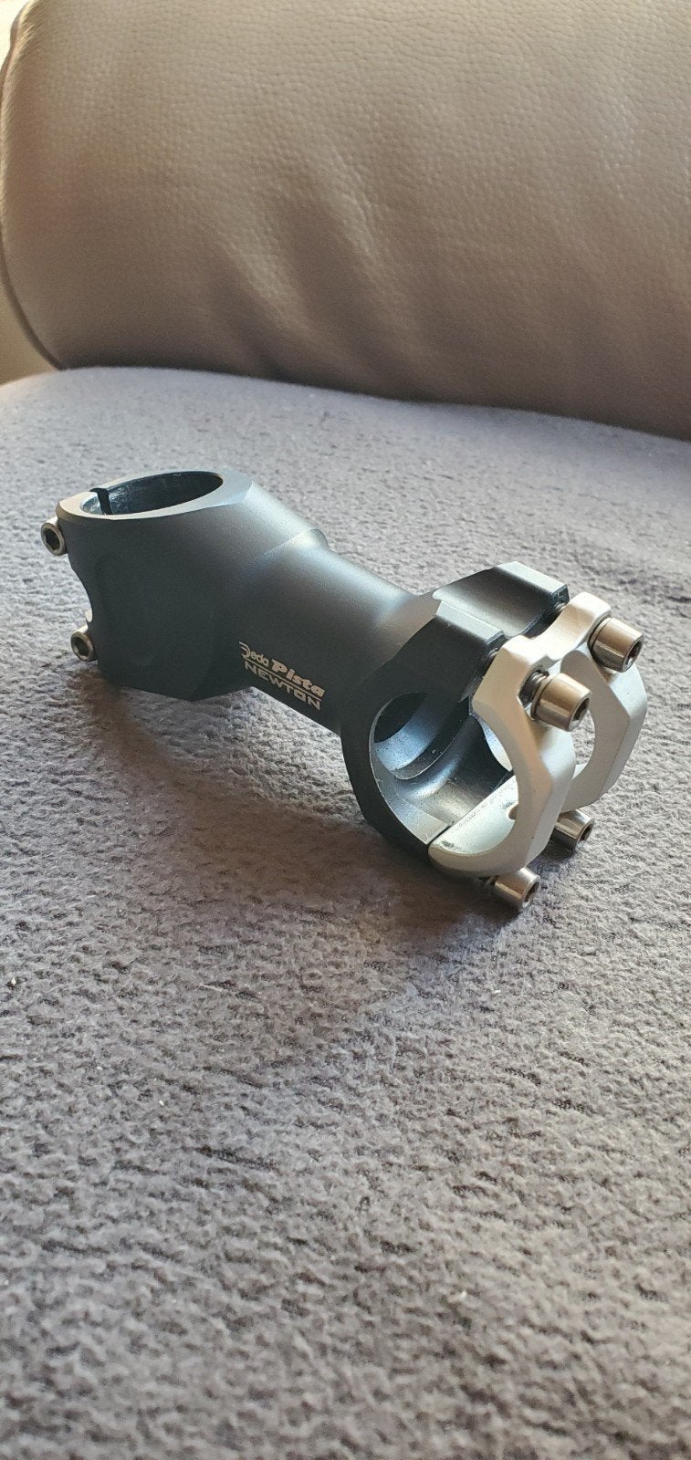 Fixed gear / piste / pista Deda stem

- Deda Pista Newton st, Fietsen en Brommers, Ophalen