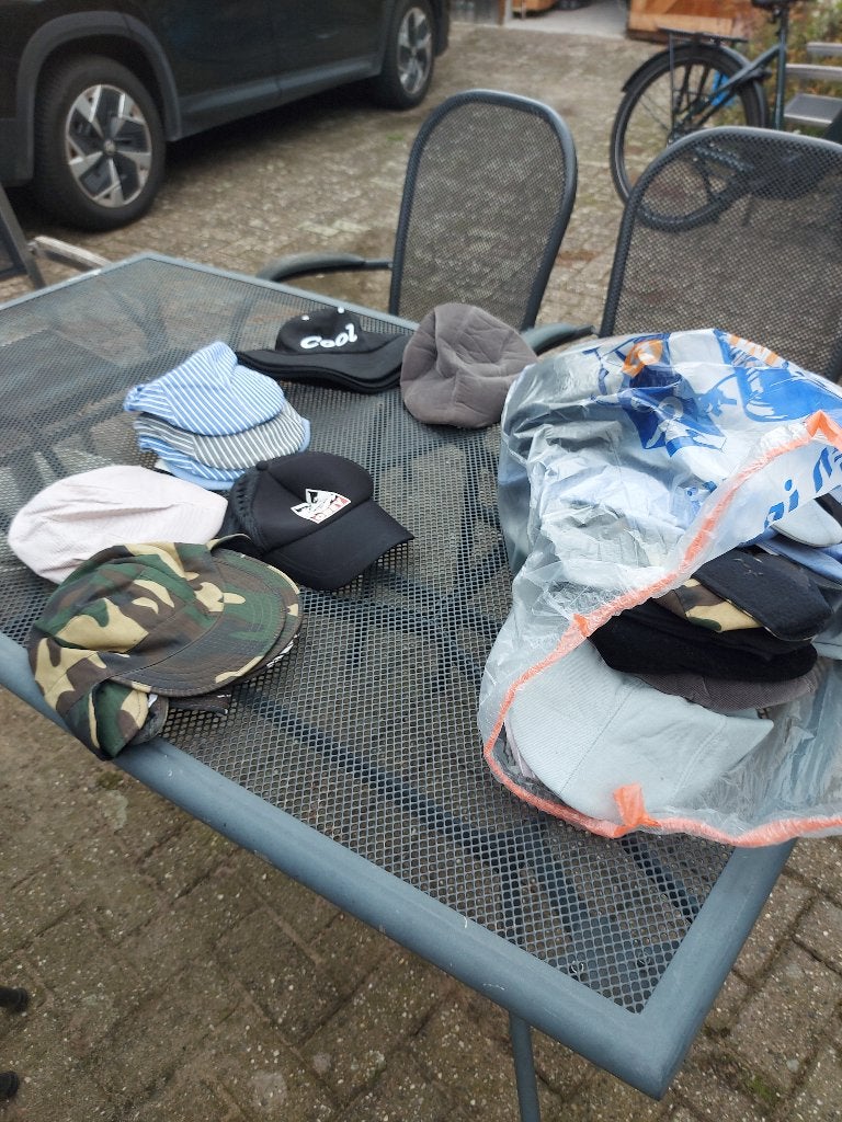 Diverse platte petten en baseballcaps, Ophalen, Diverse, One size fits all, Pet