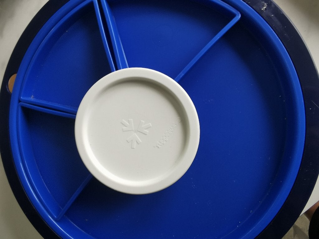 Tupperware snackschaal, 2 in 1, losse schaaltjes erbij, Ophalen, Zo goed als nieuw, Blauw, Schaal