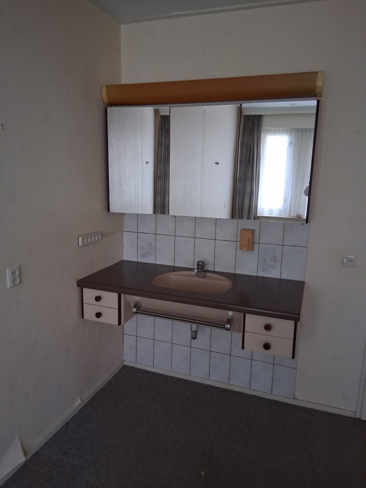 Badkamermeubel met wastafel en spiegelkast, Huis en Inrichting, Badkamer | Badkamermeubels, Ophalen, Gebruikt, 100 tot 150 cm