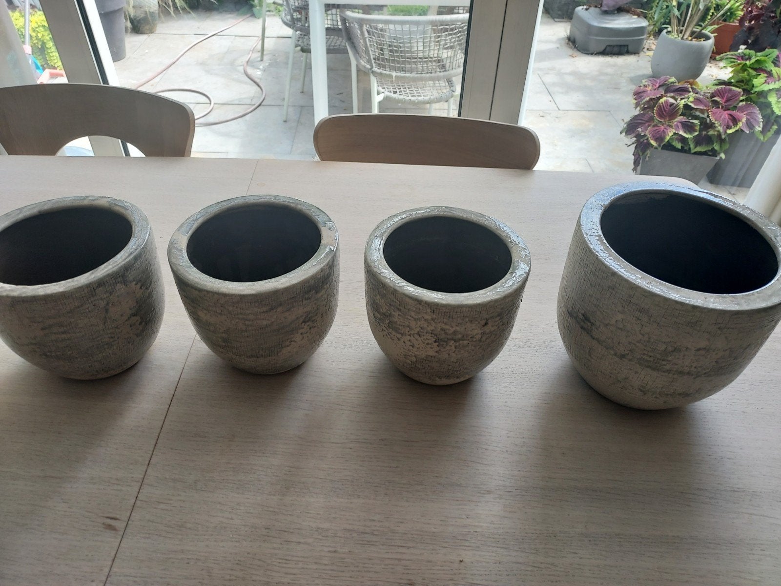 Set van 4 taupe bloempotten, diverse maten, Ophalen