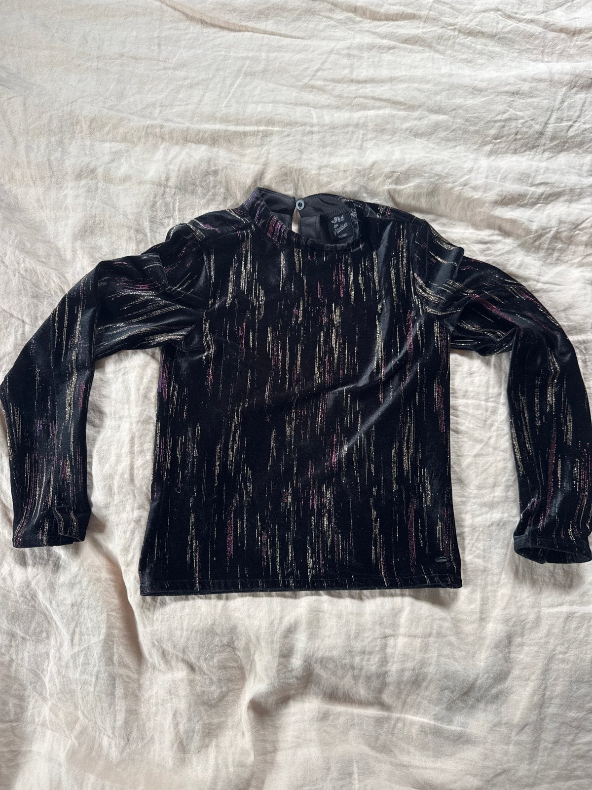 Zwart fluwelen shirt, mt 134/140 met lange mouwen en glitter, Ophalen of Verzenden, Zo goed als nieuw, Meisje, Shirt of Longsleeve