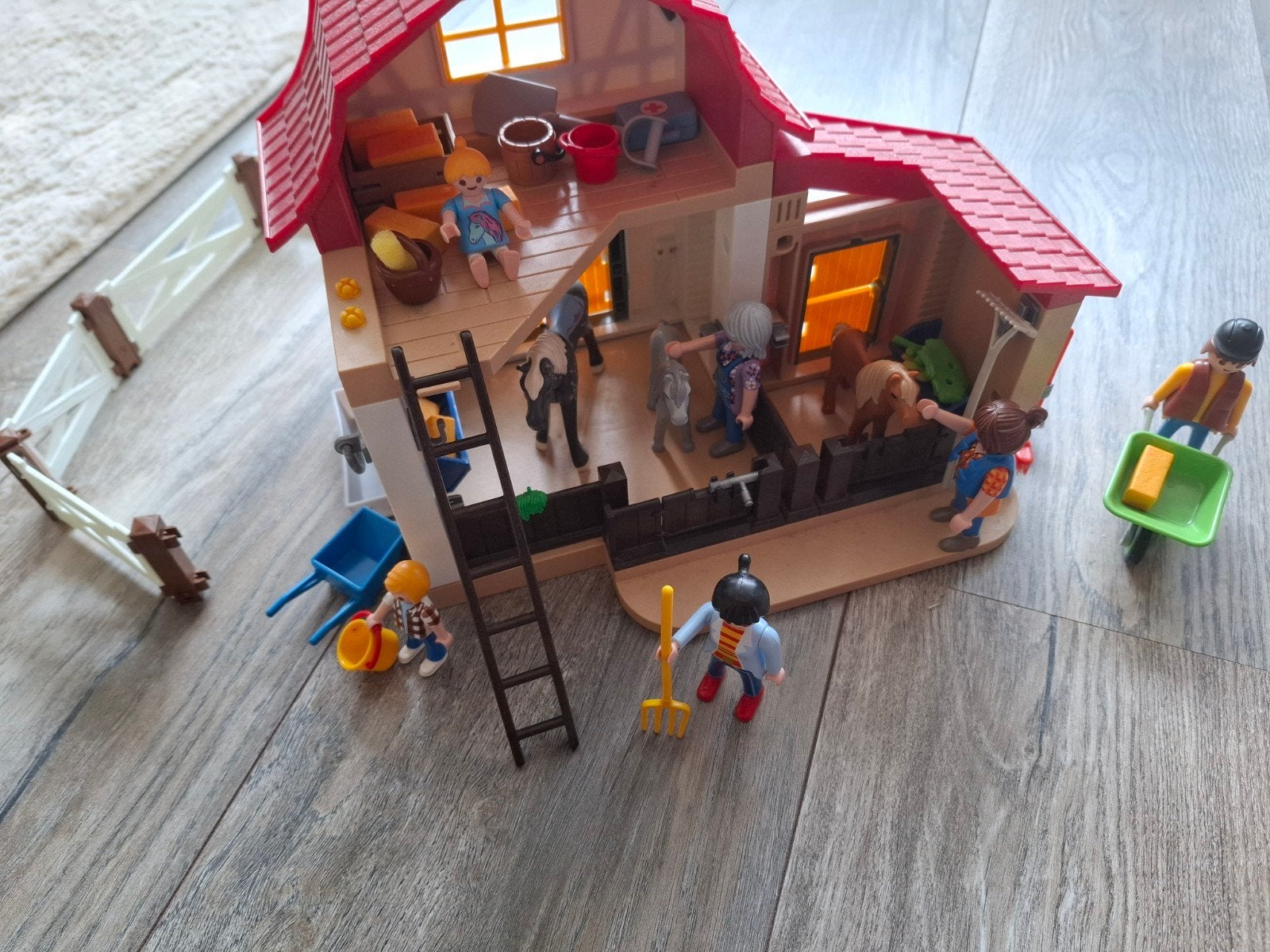 Playmobil Paardenstal met figuren en accessoires, Kinderen en Baby's, Speelgoed | Playmobil, Ophalen, Zo goed als nieuw