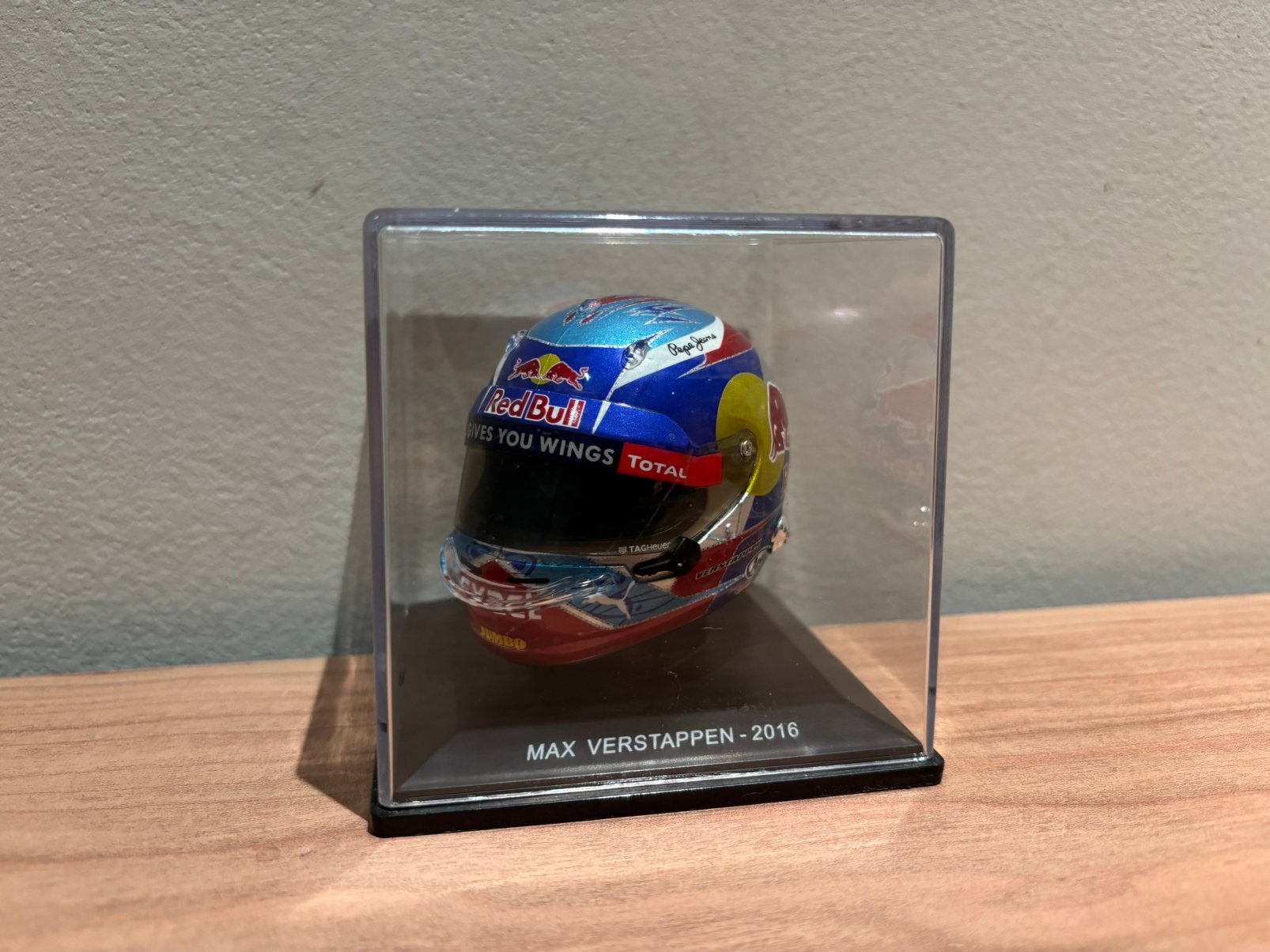 Max verstappen helm 1:5 1ste win spanje 2016, Ophalen of Verzenden, Zo goed als nieuw