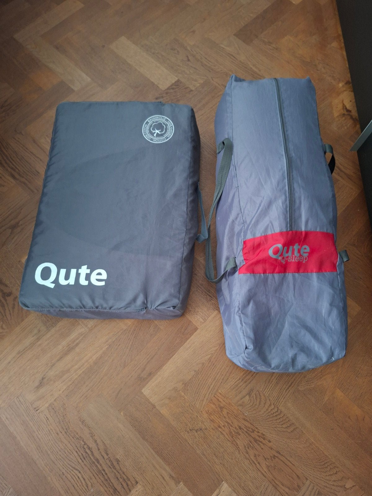 QUTE kampeerbedje incl matras  en zacht matrasje etc, Ophalen, Zo goed als nieuw, Ledikant