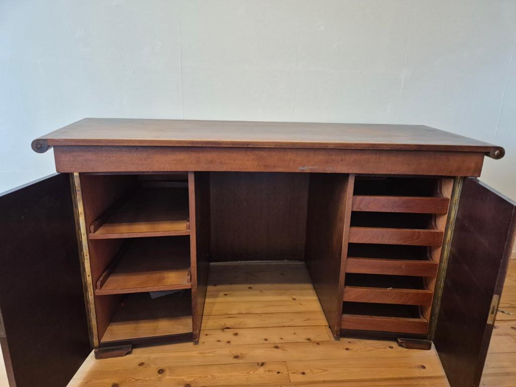 Antieke donkerhouten bureau, circa 75 jaar oud, Ophalen